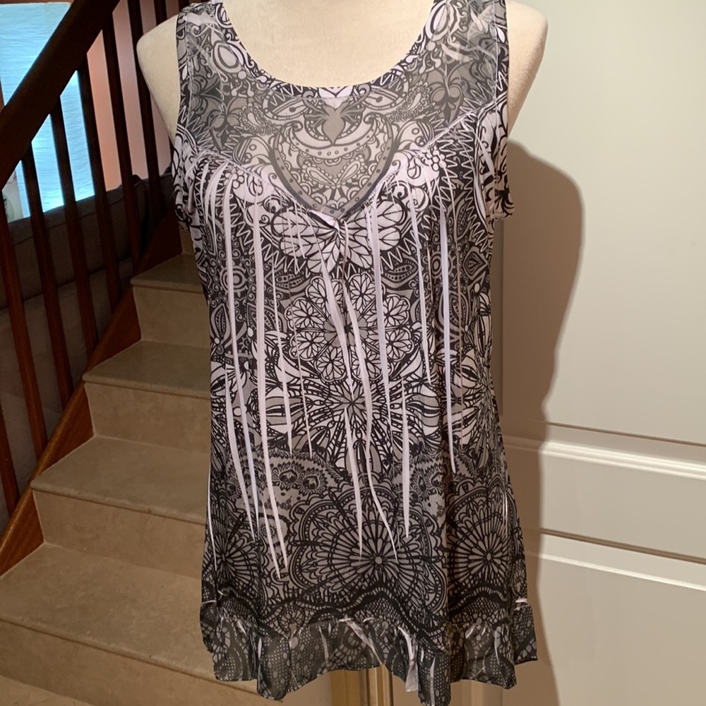 Design Works. Black and White Sleeveless top, with circular black patter…